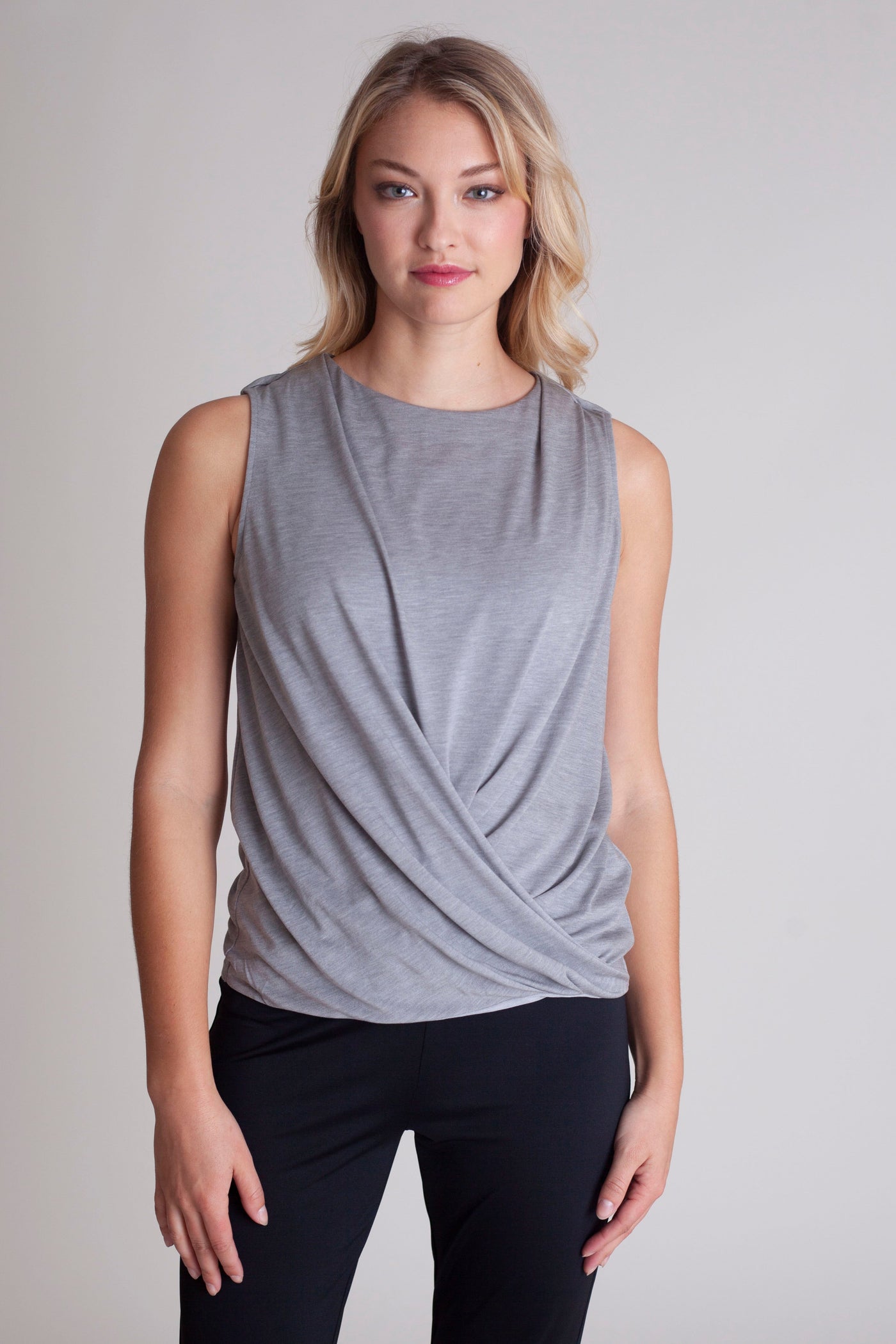 Buki_Womens Boss Babe T Shirt in Heather_Grey