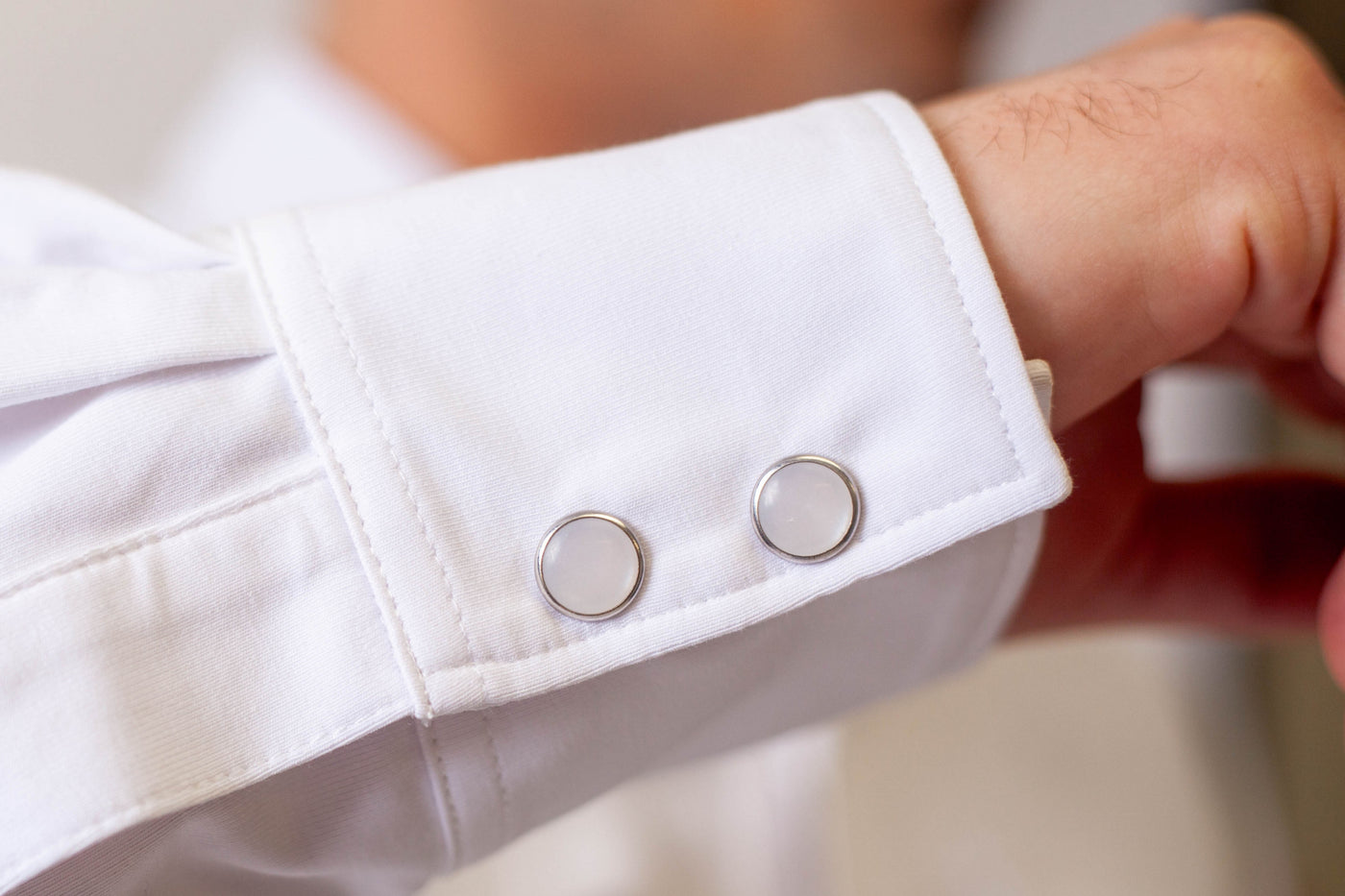 Cinqo Western Long Sleeve Tech Shirt in White sleeve detail