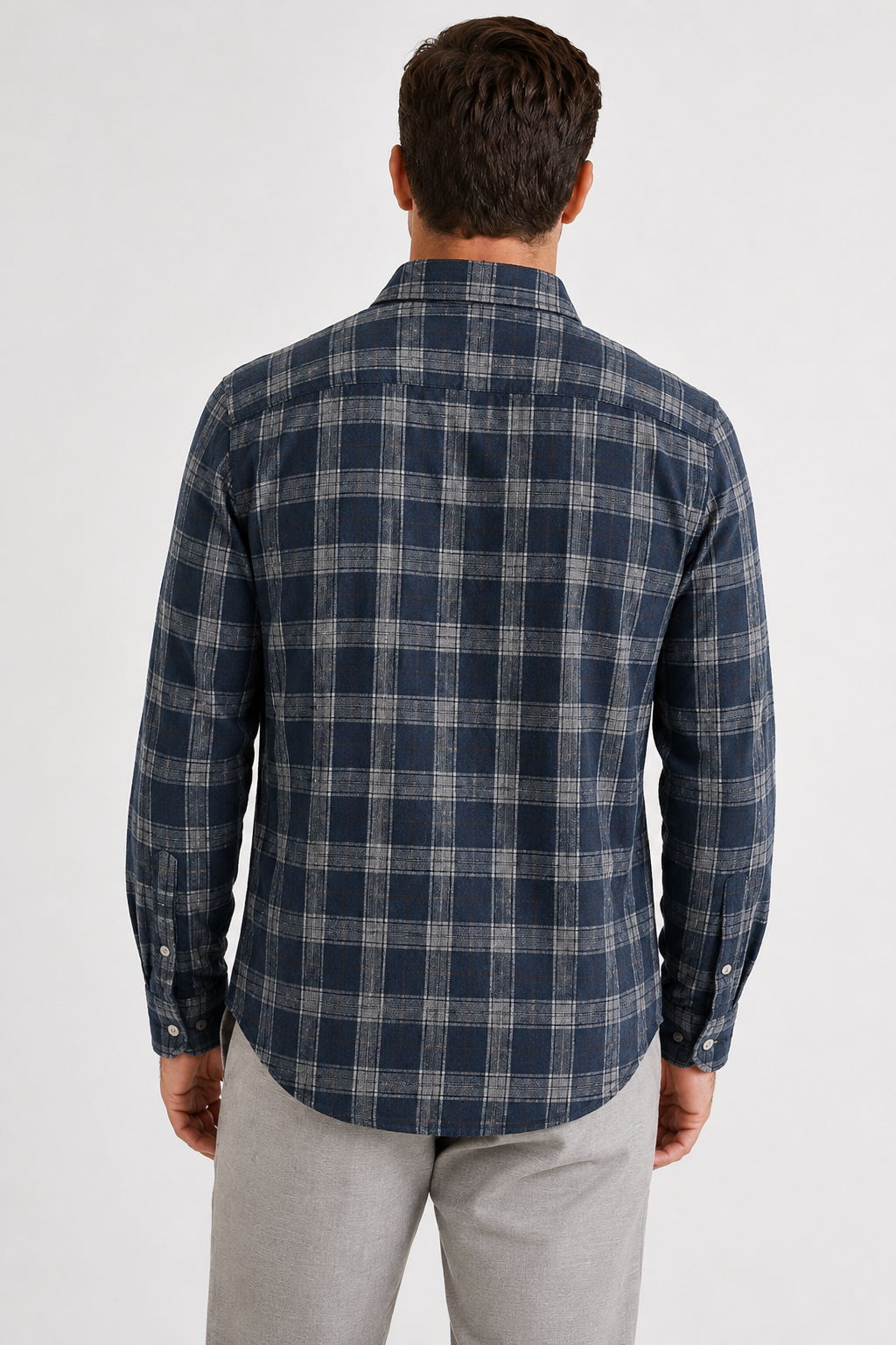 Man wearing LATITUDE BACK IMAGE